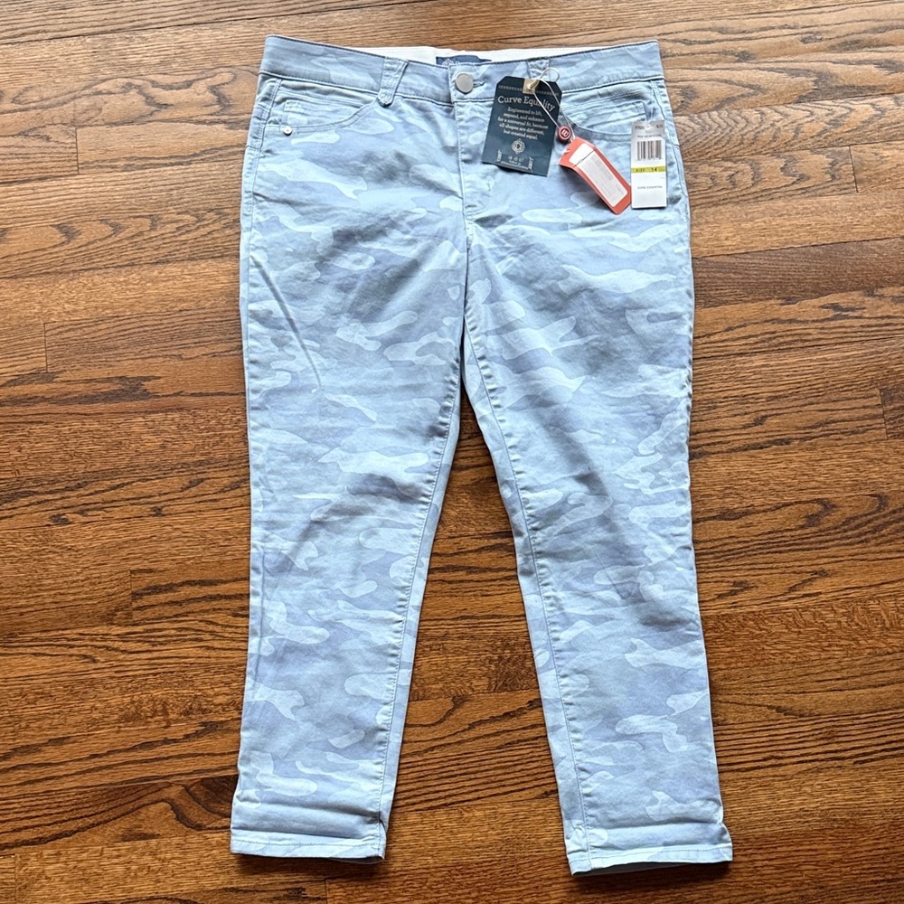 Democracy Light Gray Camo Ankle Crop Jeans New With Tags